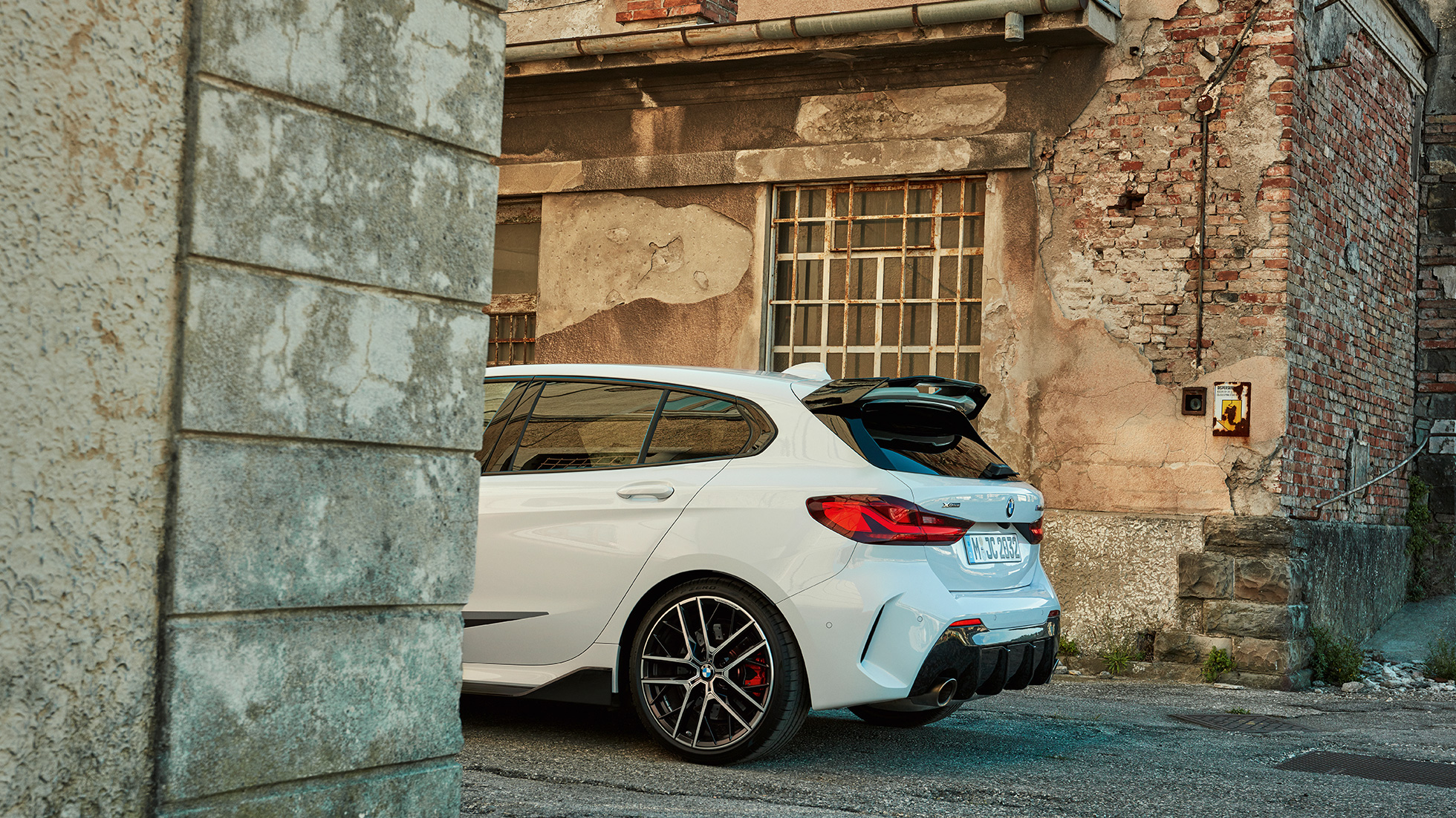 BMW 1, BMW M135i xDrive, F40, M Performance, far BMW 1, BMW M135i xDrive, F40, M Performance, közeli hátulnézet