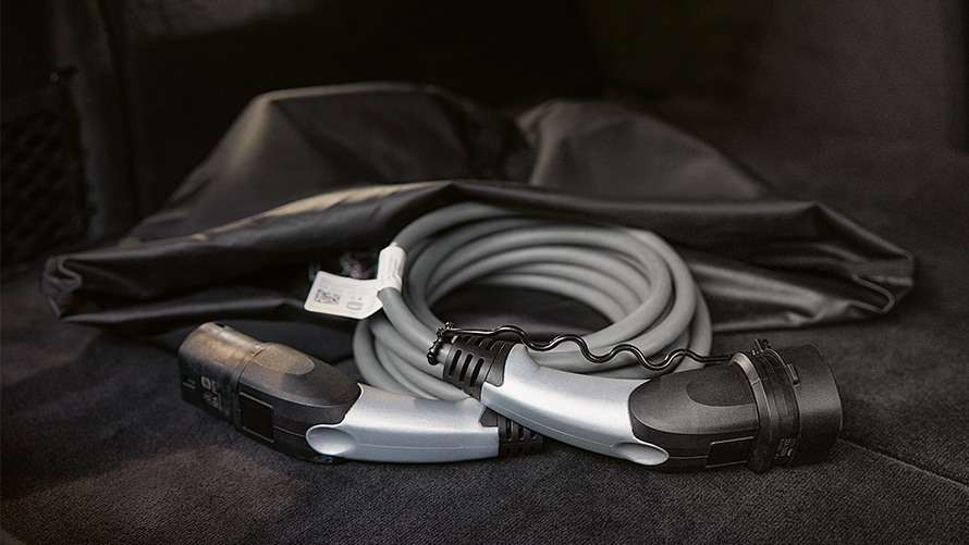 5 méteres BMW töltőkábel nyilvános töltőállomásokhoz BMW Charging termékek, 5 méteres BMW töltőkábel nyilvános töltőállomásokhoz