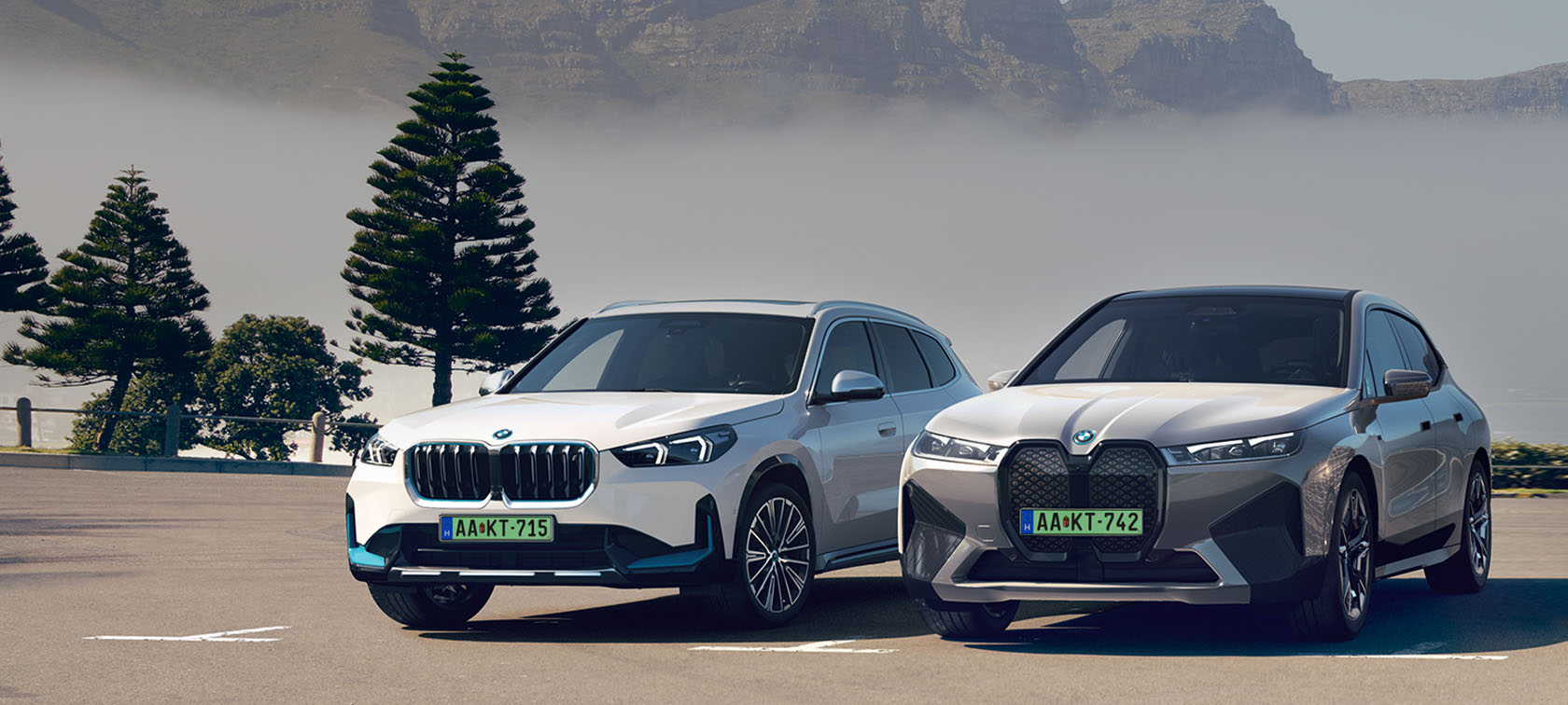 BMW iX1 és iX Sportcsomaggal és metál fényezéssel BMW iX1 és iX Sportcsomaggal és metál fényezéssel