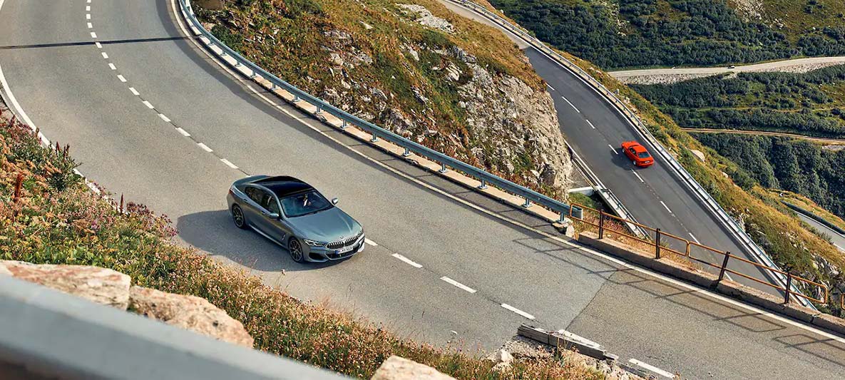 Vezetési élmény és magas minőség. A BMW 8-as sorozat jelenlegi generációjában, akárcsak a múltban, a vezetés öröme találkozik a modern luxussal.