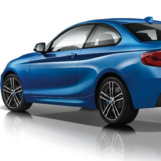 BMW 2-es Coupé, az M Sport modellváltozat háromnegyedes hátulnézetből BMW 2-es Coupé, az M Sport modellváltozat háromnegyedes hátulnézetből