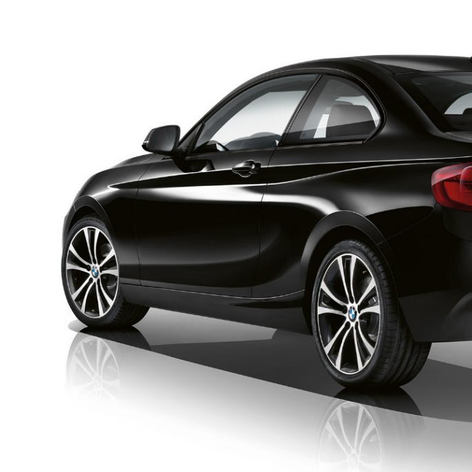 BMW 2-es Coupé, a Sport Line modellváltozat háromnegyedes hátulnézetből BMW 2-es Coupé, a Sport Line modellváltozat háromnegyedes hátulnézetből