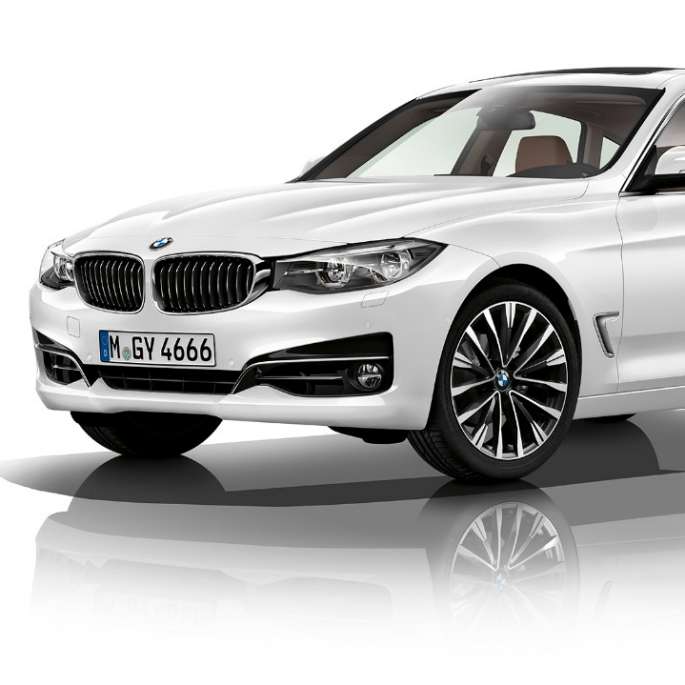 BMW 3-as Gran Turismo, a Luxury Line modell háromnegyedes elölnézetből BMW 3-as Gran Turismo, a Luxury Line modell háromnegyedes elölnézetből