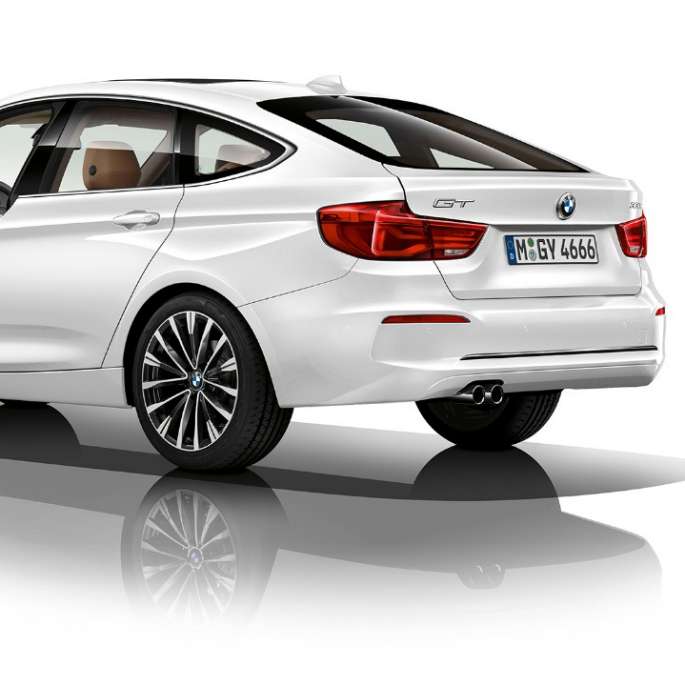 BMW 3-as Gran Turismo, a Luxury Line modell háromnegyedes hátulnézetből BMW 3-as Gran Turismo, a Luxury Line modell háromnegyedes hátulnézetből