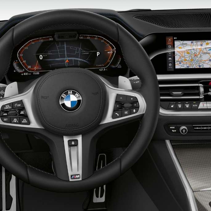 A BMW 3-as Limousine Sport Line modell műszerfala. A BMW 3-as Limousine Sport Line felszereltségű modell műszerfala szemből, közelről.