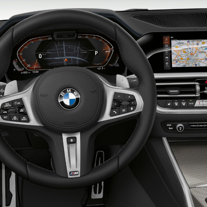 A BMW 3-as Limousine Sport Line modell műszerfala. A BMW 3-as Limousine Sport Line felszereltségű modell műszerfala szemből, közelről.