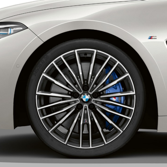 BMW M850i xDrive, Kristály fehér metál, 20” méretű multiküllős 729 M könnyűfém keréktárcsák. BMW M850i xDrive, Kristály fehér metál, 20” méretű multiküllős 729 M könnyűfém keréktárcsák.