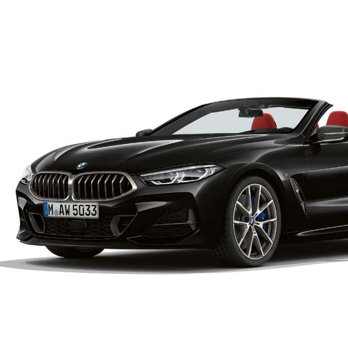 BMW M850i xDrive, Karbonfekete metál, háromnegyedes elölnézet. BMW M850i xDrive, Karbonfekete metál, háromnegyedes elölnézet.